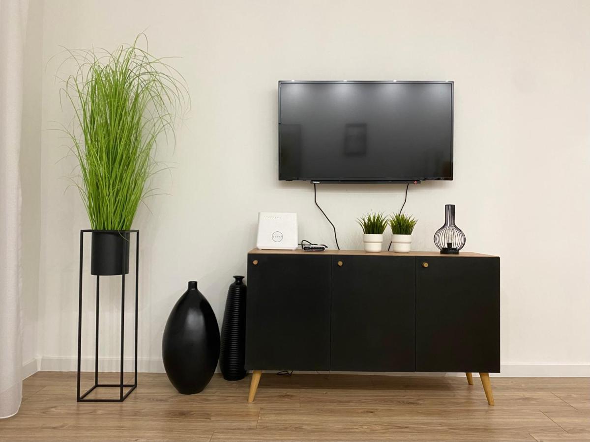 Nowoczesny Apartament W Dzierzoniowie - Parter - Balkon - Pokoj + Sypialnia Buitenkant foto